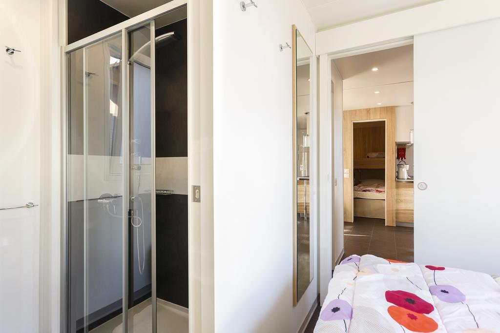Mobile Homes Premium Vista Mare Park Umag By Camp4You Exterior photo