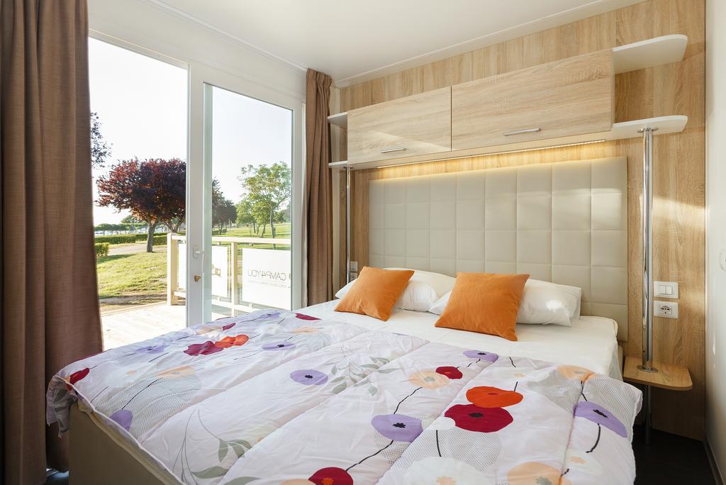 Mobile Homes Premium Vista Mare Park Umag By Camp4You Exterior photo